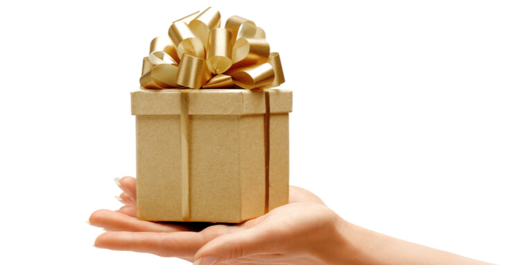 従業員へ贈るプレゼントを福利厚生費で計上するには？